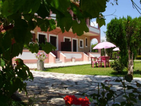  Olga's Garden Apartments  Ахарави